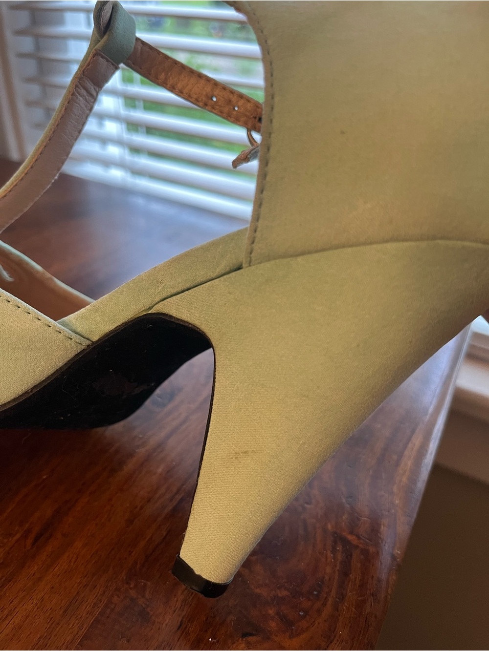 Mint Green Retro T-Strap Heels - Size 10 - Picture 5 of 9